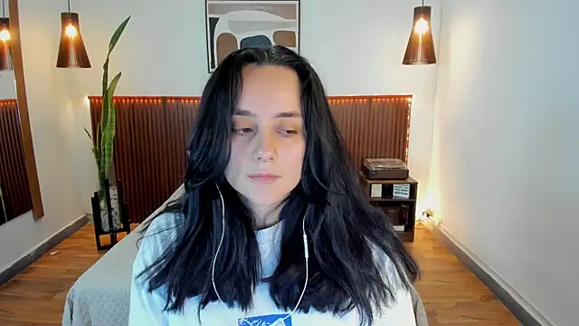 Snapshot of KatherineBond chatting on 10-16-25, 07:48 KatherineBond online show from 10-16-25, 07:48