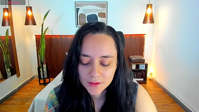 Snapshot of KatherineBond chatting on 10-23-25, 07:34 KatherineBond online show from 10-23-25, 07:34