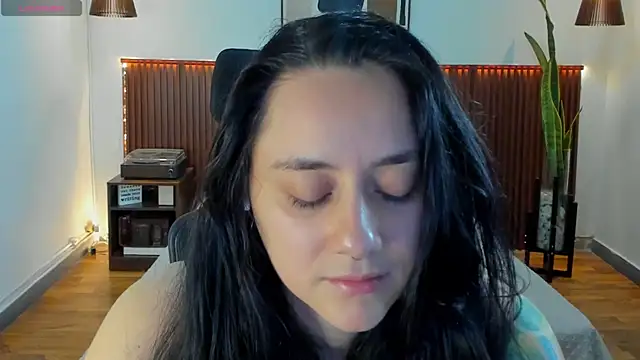 Snapshot of KatherineBond chatting on 10-24-25, 07:10 KatherineBond online show from 10-24-25, 07:10