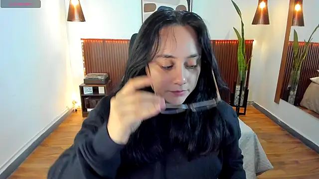 Snapshot of KatherineBond chatting on 10-25-25, 07:41 KatherineBond online show from 10-25-25, 07:41