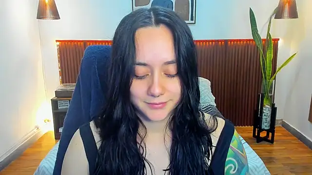 Snapshot of KatherineBond chatting on 12-04-25, 07:22 KatherineBond online show from 12-04-25, 07:22