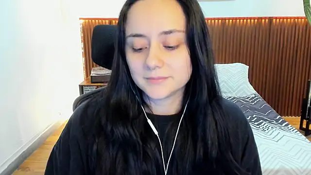 Snapshot of KatherineBond chatting on 12-13-25, 09:09 KatherineBond online show from 12-13-25, 09:09