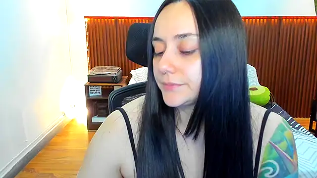 Snapshot of KatherineBond chatting on 12-15-25, 07:29 KatherineBond online show from 12-15-25, 07:29