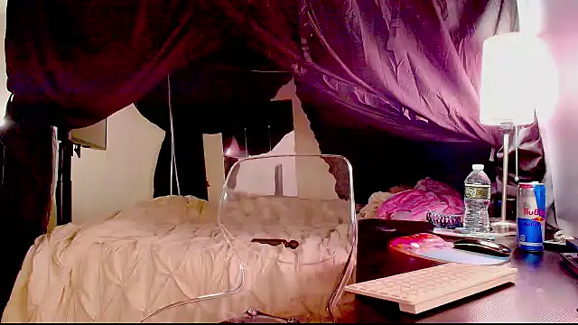 Snapshot of Aubreyessex chatting on 09-25-25, 06:33 Aubreyessex online show from 09-25-25, 06:33