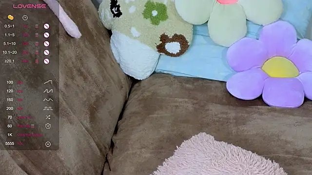 Snapshot of TrissMerigold9 chatting on 10-09-25, 09:24 TrissMerigold9 online show from 10-09-25, 09:24