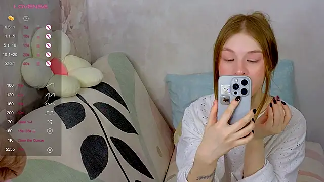 Snapshot of TrissMerigold9 chatting on 10-28-25, 09:24 TrissMerigold9 online show from 10-28-25, 09:24