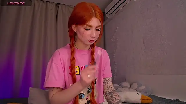 Snapshot of Evaa_Moonn_ chatting on 03-17-25, 12:41 Evaa Moonn  online show from 03-17-25, 12:41