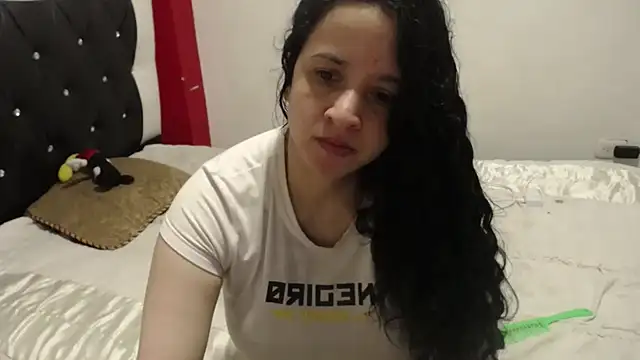 Katty Bones online show from 10-30-25, 01:56