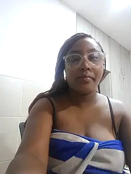 Snapshot of Adelehottman chatting on 05-16-26, 01:32 Adelehottman online show from 05-16-26, 01:32