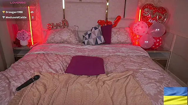 SusieWood online show from 02-14-25, 12:19