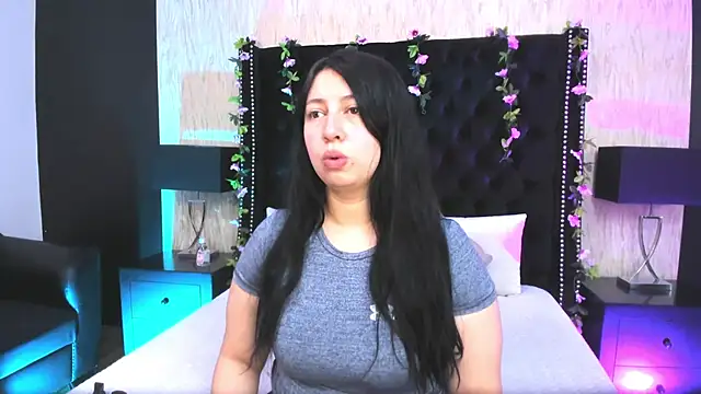 Snapshot of AshleeyPrincess chatting on 11-23-25, 02:17 AshleeyPrincess online show from 11-23-25, 02:17