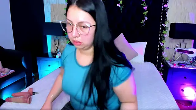 Snapshot of AshleeyPrincess chatting on 11-24-25, 12:05 AshleeyPrincess online show from 11-24-25, 12:05