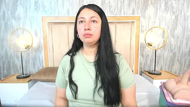 Snapshot of AshleeyPrincess chatting on 12-15-25, 01:04 AshleeyPrincess online show from 12-15-25, 01:04