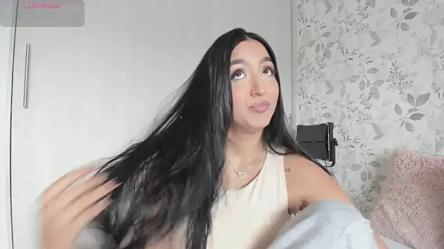 Snapshot of HannaSexTime chatting on 04-17-26, 04:43 HannaSexTime online show from 04-17-26, 04:43