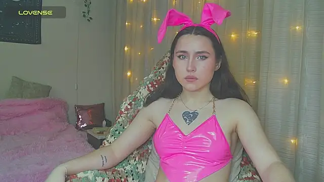 Snapshot of Aurora_workerr chatting on 02-04-26, 12:11 Aurora workerr online show from 02-04-26, 12:11