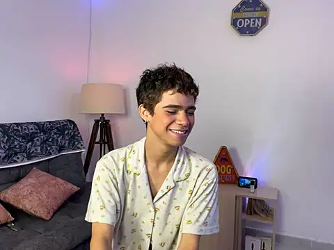 MyLatinHotBoys online show from 01-05-25, 08:31