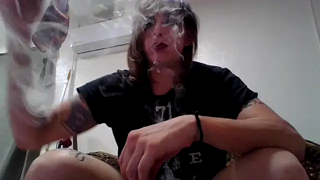 Snapshot of Turning2Jade chatting on 10-25-25, 01:46 Turning2Jade online show from 10-25-25, 01:46