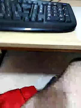 Snapshot of andrew_co chatting on 10-26-25, 09:15 andrew co online show from 10-26-25, 09:15