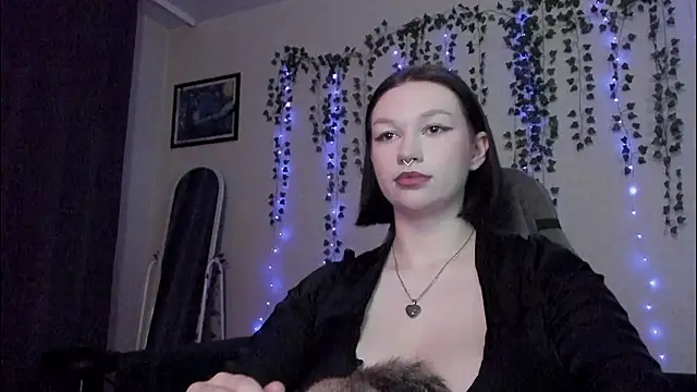 Snapshot of Emmy_m00n chatting on 12-02-24, 12:51 Emmy m00n online show from 12-02-24, 12:51