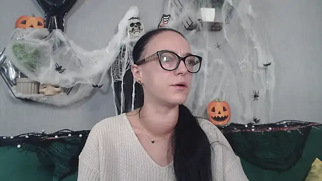 IzabelllNoir online show from 10-28-25, 05:33