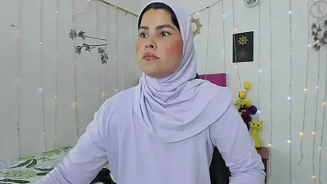 Snapshot of AishaAmin_ chatting on 03-04-25, 12:12 AishaAmin online show from 03-04-25, 12:12