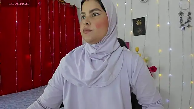 Snapshot of AishaAmin_ chatting on 03-20-25, 12:11 AishaAmin online show from 03-20-25, 12:11
