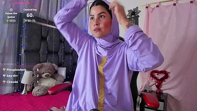 Snapshot of AishaAmin_ chatting on 09-13-25, 03:06 AishaAmin online show from 09-13-25, 03:06