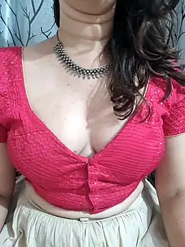 Snapshot of Brown_Maxi chatting on 03-02-25, 06:30 Brown Maxi online show from 03-02-25, 06:30