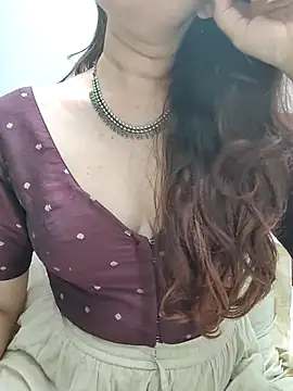 Brown Maxi online show from 06-16-26, 03:47