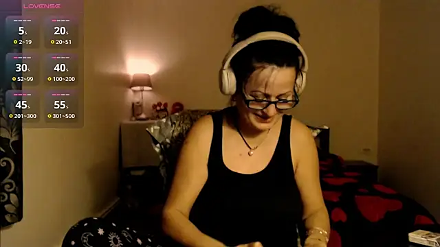 Snapshot of YourDreamLoverr chatting on 02-20-25, 12:19 YourDreamLoverr online show from 02-20-25, 12:19