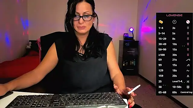 Snapshot of YourDreamLoverr chatting on 09-24-25, 10:35 YourDreamLoverr online show from 09-24-25, 10:35