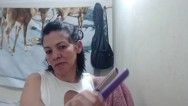 Snapshot of electra-mommy chatting on 02-27-25, 01:48 electra-mommy online show from 02-27-25, 01:48