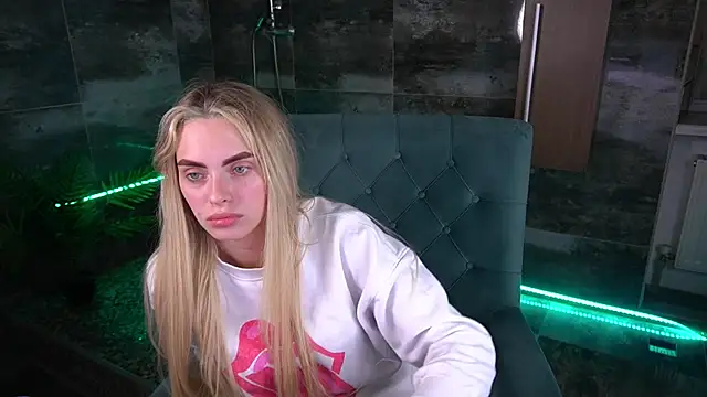 ChloeBrightt online show from 11-11-25, 08:31