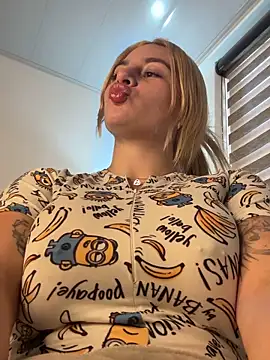 AtheneaRossi online show from 09-28-25, 08:47