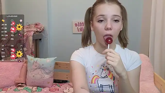 Snapshot of PrincessLittleKiki chatting on 10-14-25, 07:09 PrincessLittleKiki online show from 10-14-25, 07:09