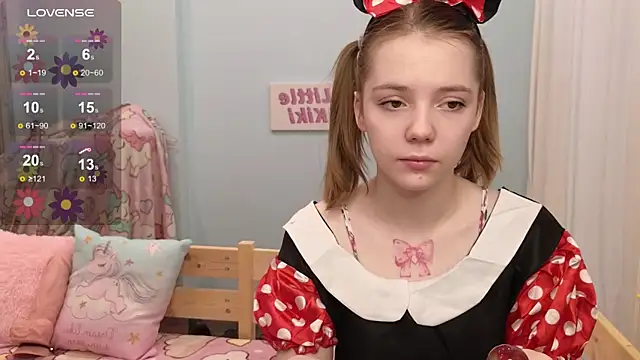 Snapshot of PrincessLittleKiki chatting on 10-31-25, 07:09 PrincessLittleKiki online show from 10-31-25, 07:09