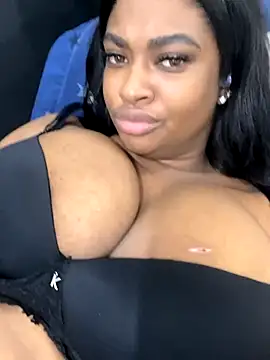 Snapshot of _MARRTINNA_ chatting on 10-15-25, 08:14 MARRTINNA online show from 10-15-25, 08:14