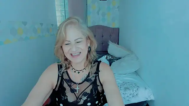 Snapshot of ScarletHoot_ chatting on 01-07-25, 05:53 ScarletHoot online show from 01-07-25, 05:53
