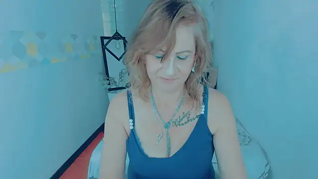 Snapshot of ScarletHoot_ chatting on 01-20-25, 12:07 ScarletHoot online show from 01-20-25, 12:07