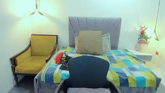 ScarletHoot  online show from 06-26-26, 11:03