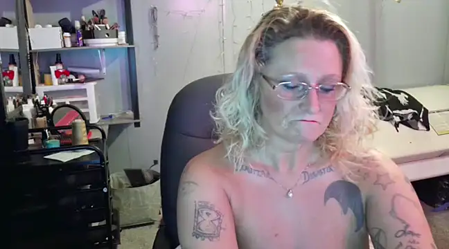 Snapshot of Lisalovely6981 chatting on 01-22-25, 09:24 Lisalovely6981 online show from 01-22-25, 09:24