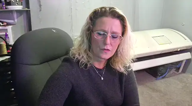 Snapshot of Lisalovely6981 chatting on 01-22-25, 10:26 Lisalovely6981 online show from 01-22-25, 10:26