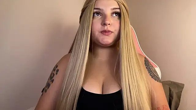 Snapshot of SweetPaige_ chatting on 01-05-25, 12:42 SweetPaige online show from 01-05-25, 12:42