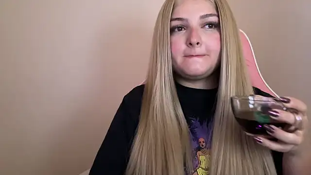 Snapshot of SweetPaige_ chatting on 02-06-25, 12:48 SweetPaige online show from 02-06-25, 12:48