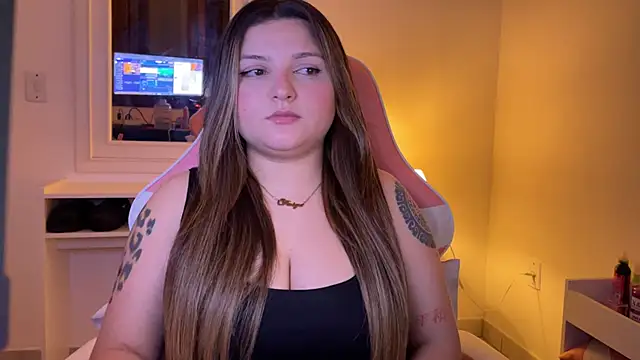 Snapshot of SweetPaige_ chatting on 09-15-25, 02:11 SweetPaige online show from 09-15-25, 02:11