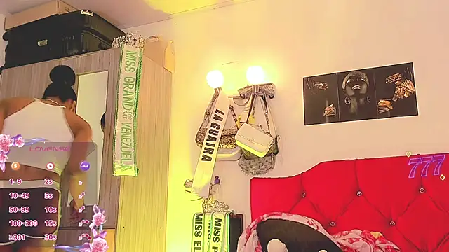 naomy  xx online show from 07-25-26, 03:15