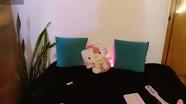 kittycatw online show from 12-17-25, 07:47