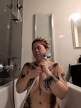 divine eve online show from 11-25-25, 02:06