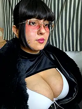 Snapshot of Derry_Cooper chatting on 01-08-26, 02:36 Derry Cooper online show from 01-08-26, 02:36