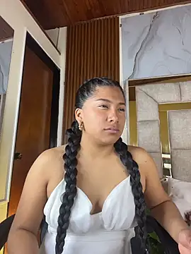 LinnaGardenia online show from 02-15-26, 02:58